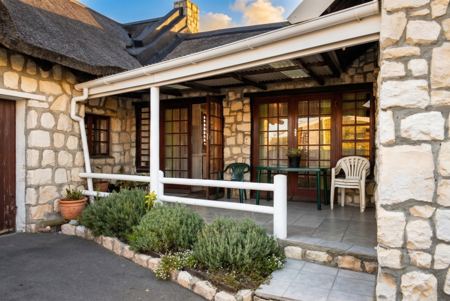 4 Bedroom Property for Sale in Struisbaai Western Cape